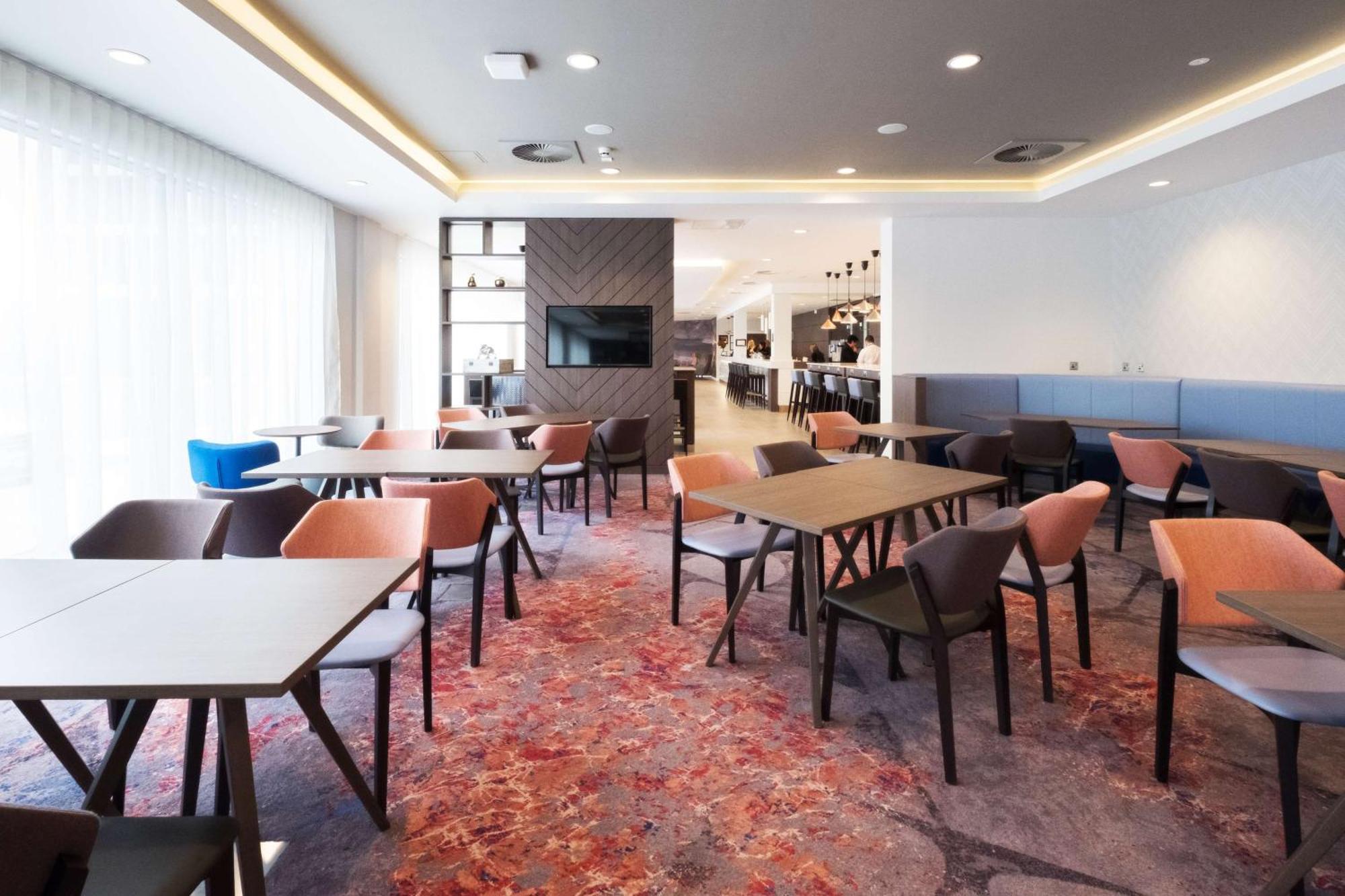 Hampton By Hilton Aberdeen Airport Dyce Exterior foto